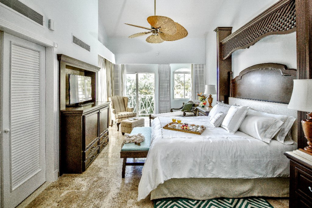 Royal Hideaway Playacar