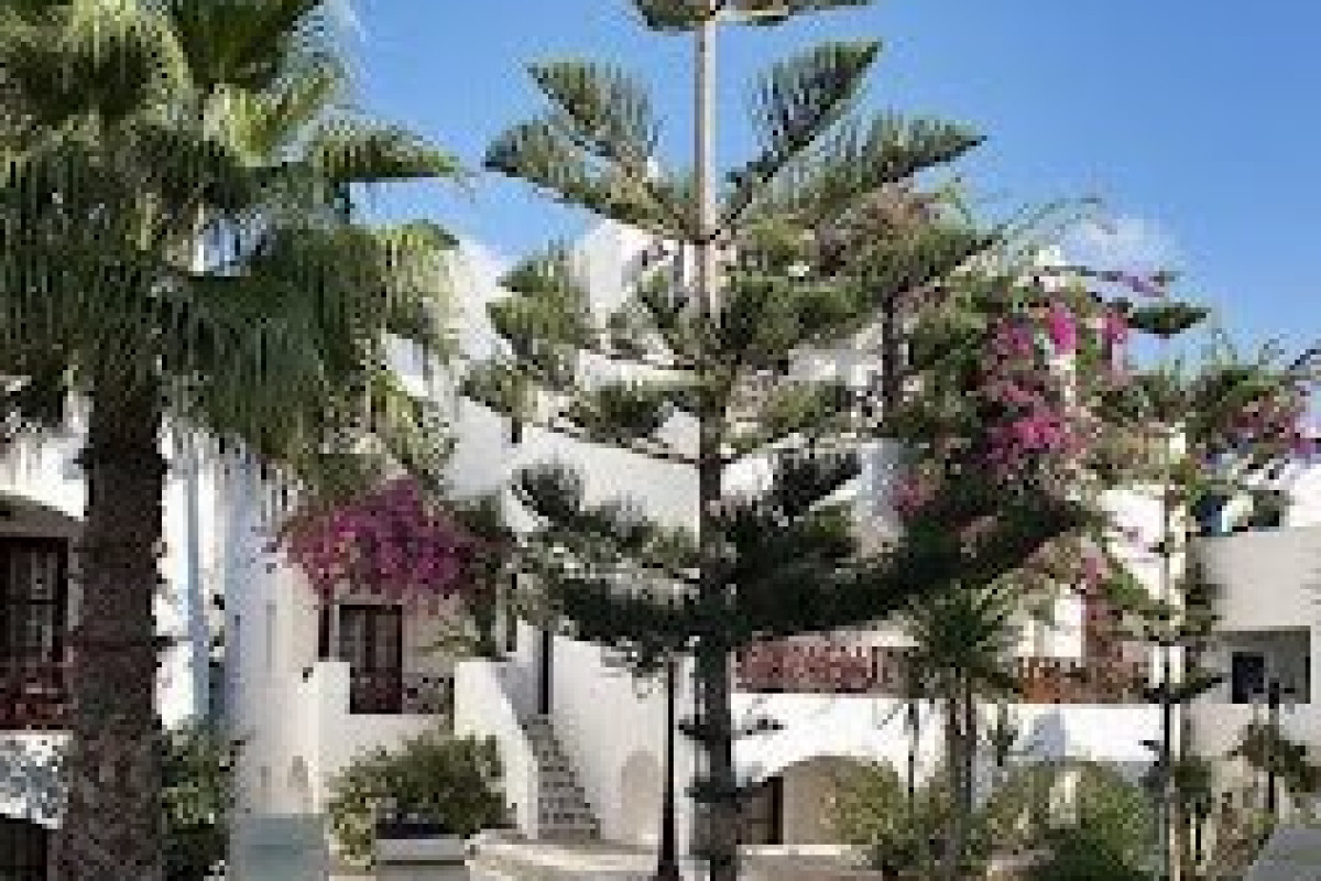 Veggera Hotel (Perissa Santorini)
