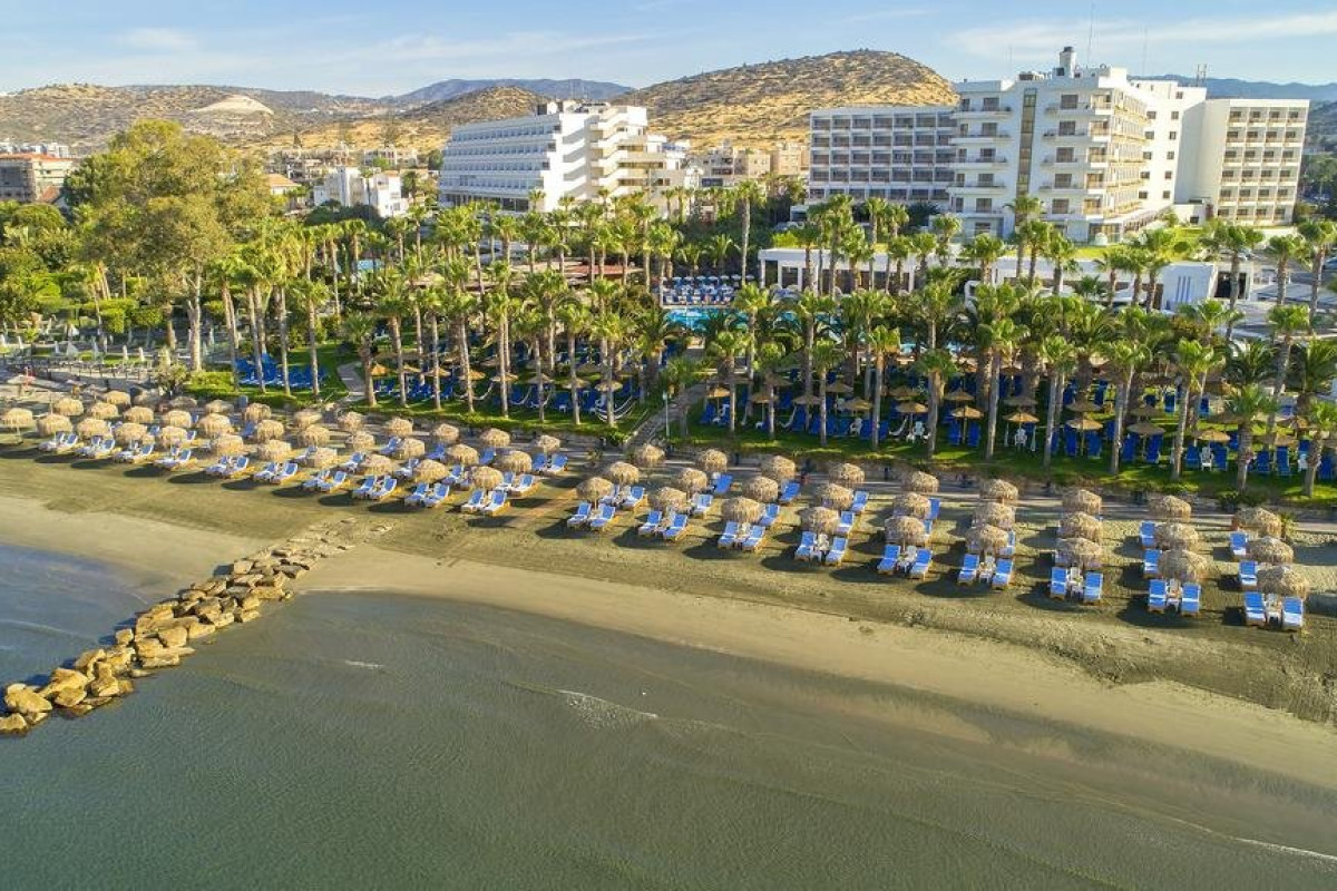 Grand Resort Beach