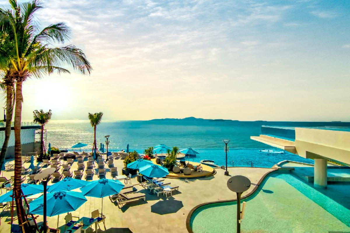 ROYAL CLIFF BEACH HOTEL