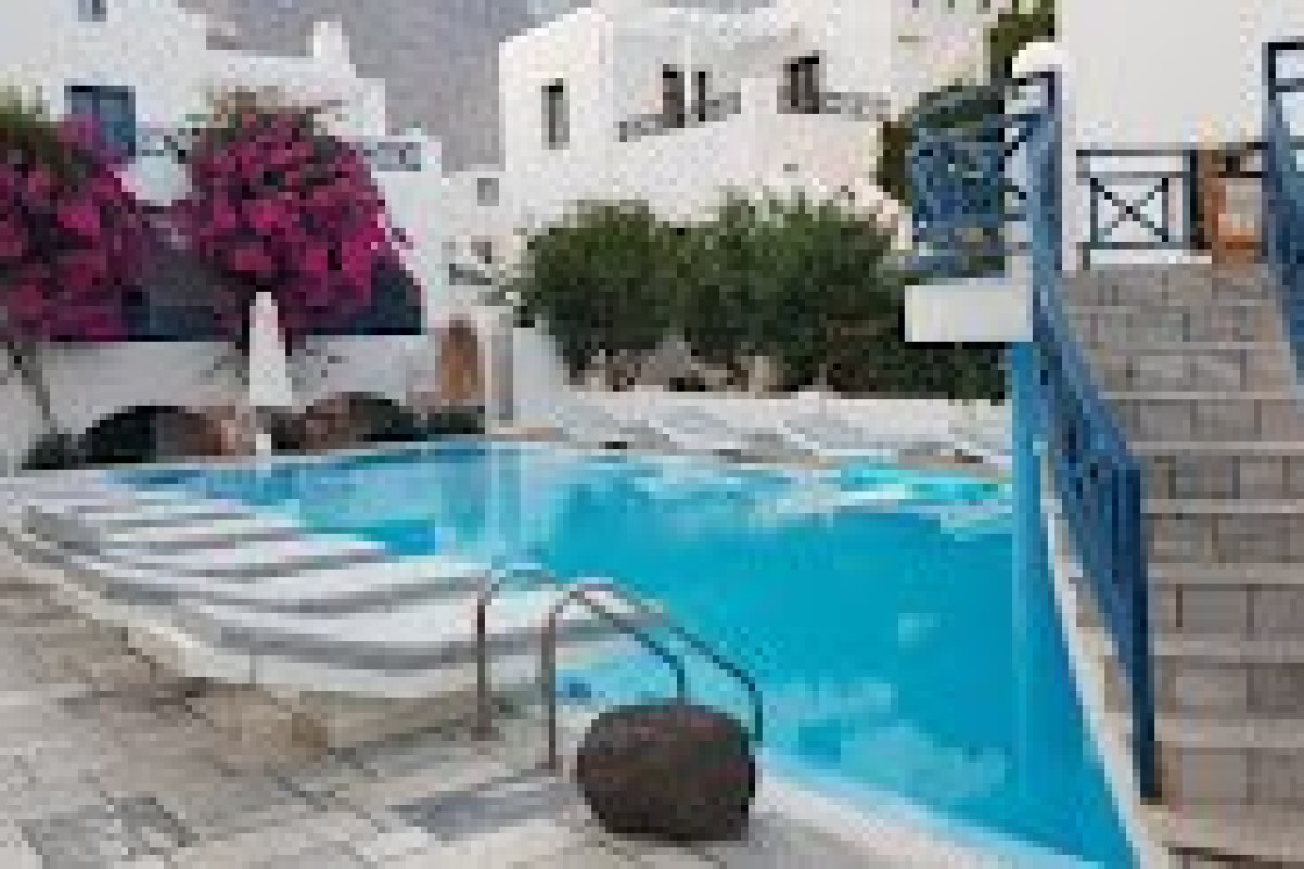 Veggera Hotel (Perissa Santorini)