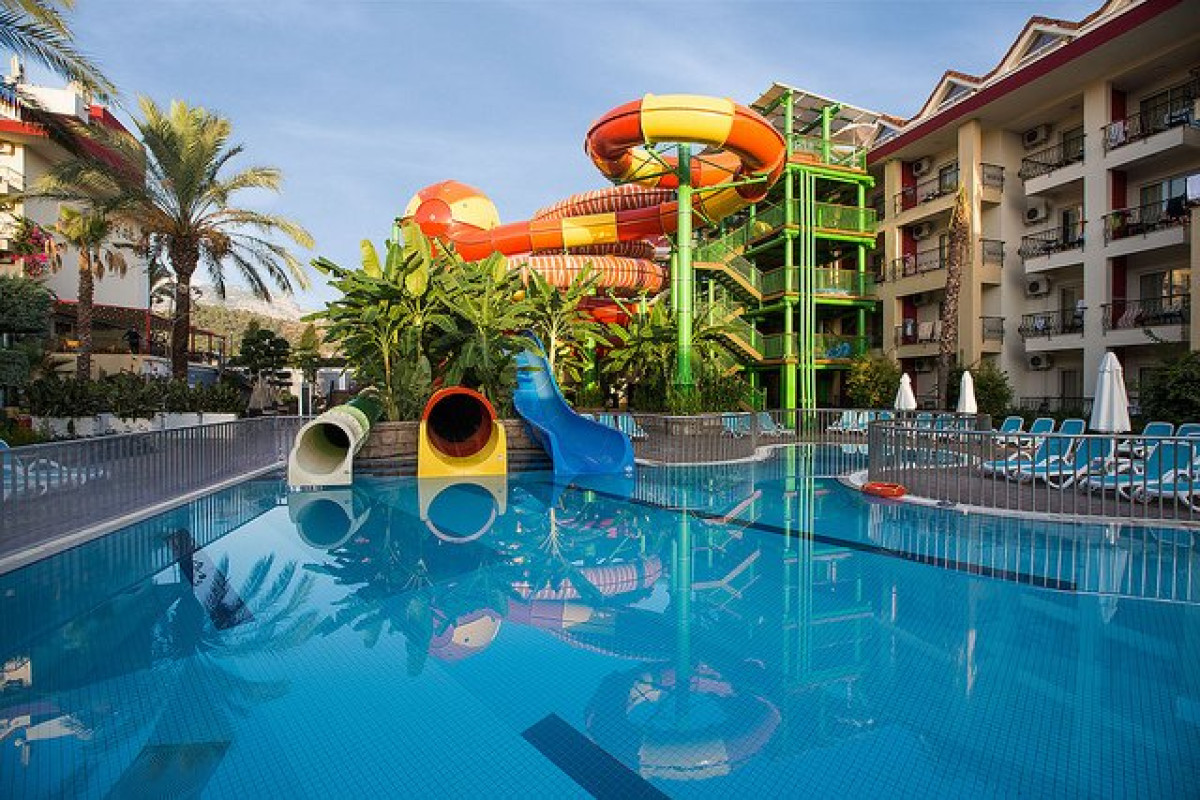 CRYSTAL AURA BEACH RESORT SPA