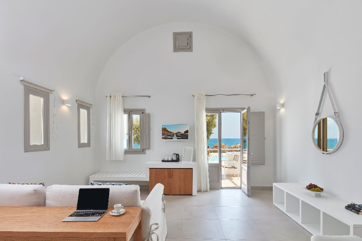 Costa Grand (Kamari - Santorini)