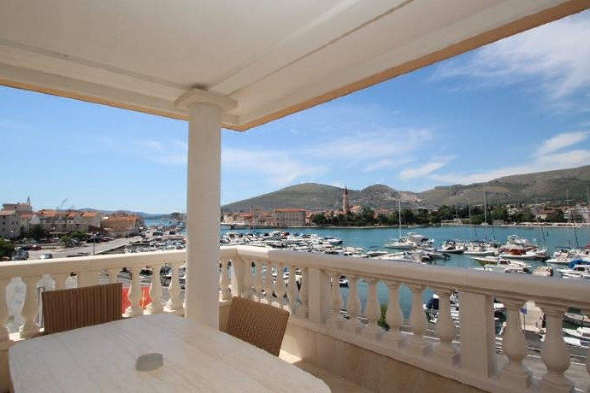 Trogir Palace (Trogir)