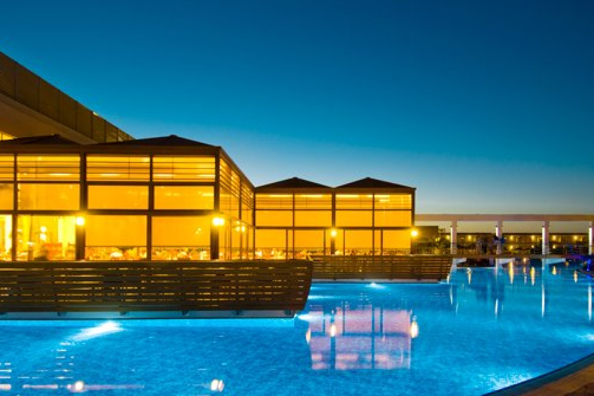 Blue Lagoon Resort (KS)