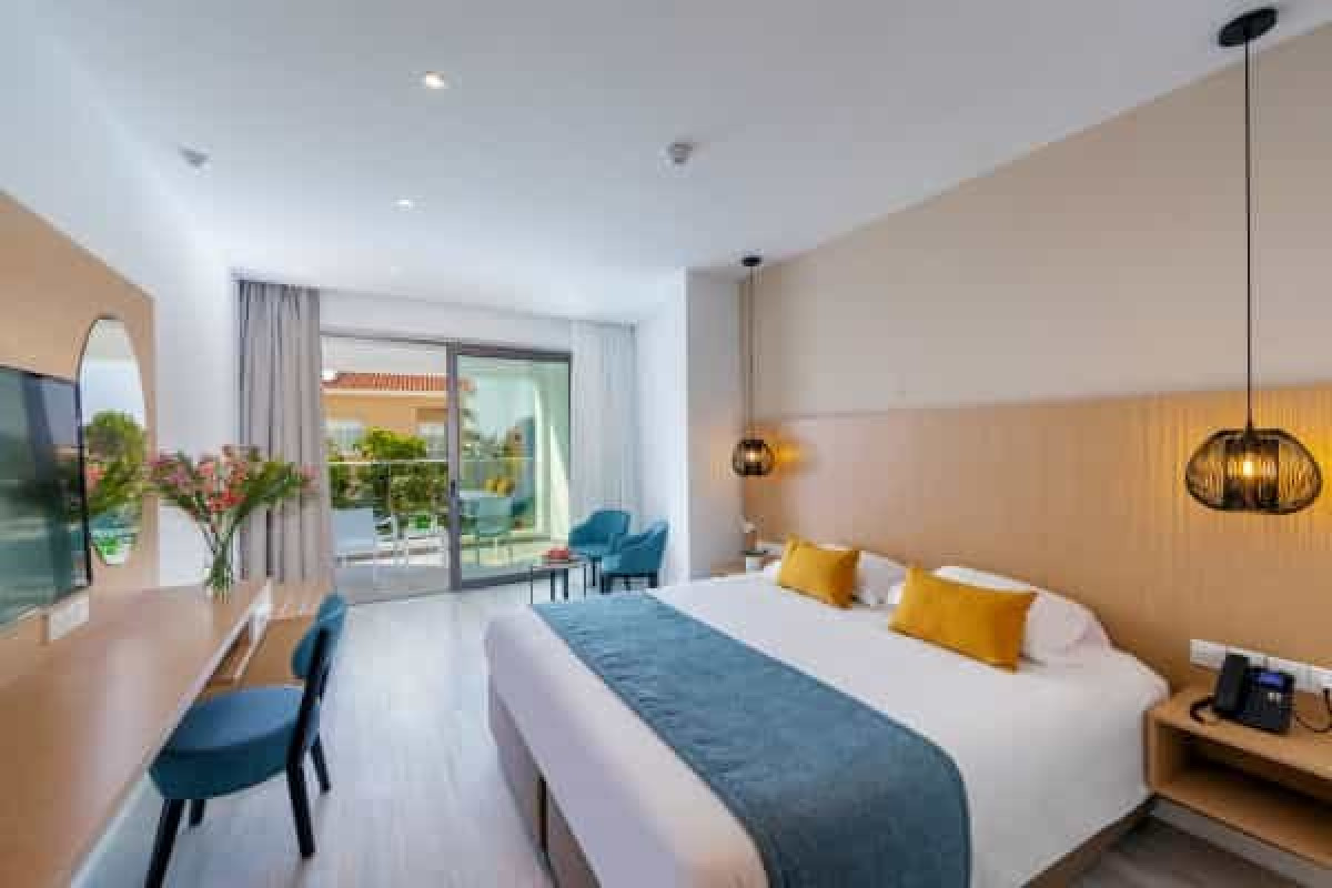 Leonardo Crystal Cove by the Sea (Adults only, 16+)