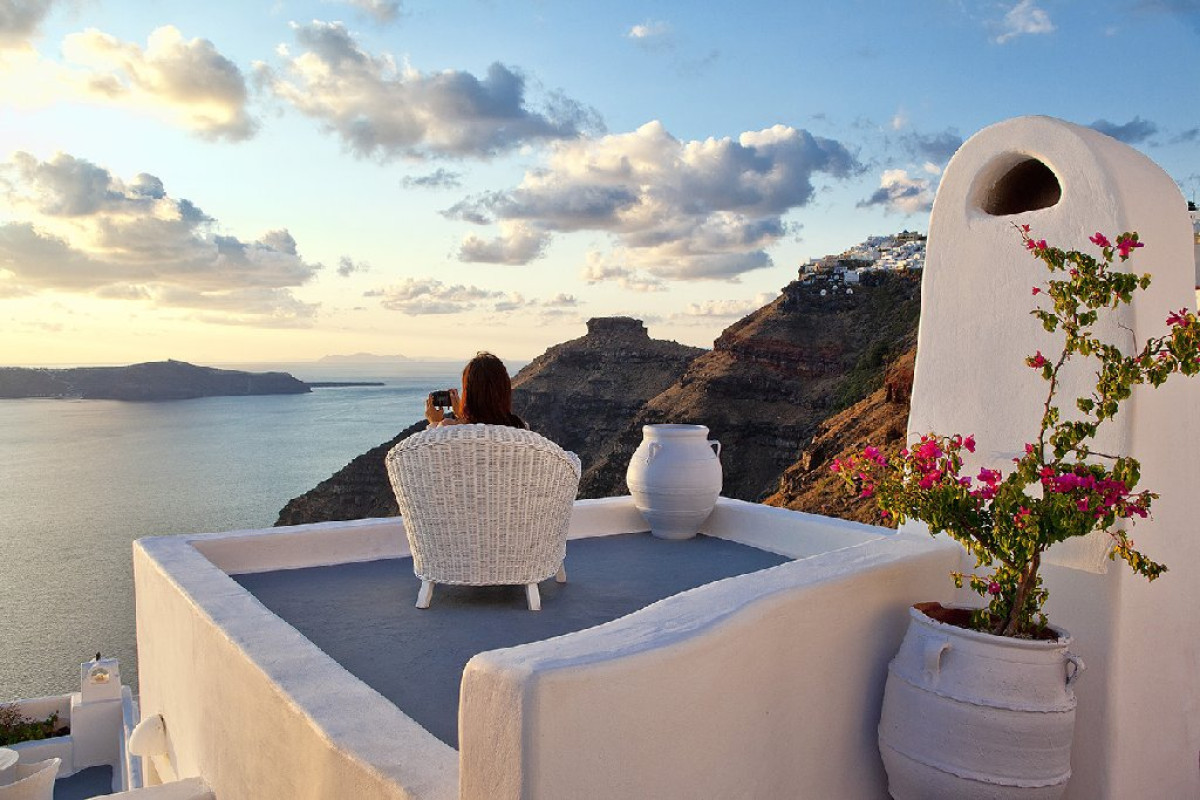 Cliffside Suites (Firostefani - Santorini)