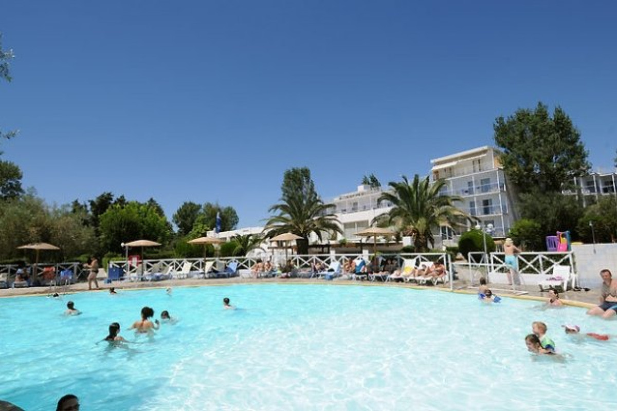 Grand Bleu Hotel (Eretria)