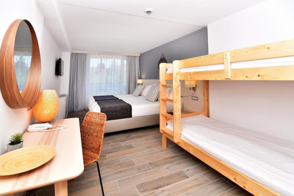 I Hotel