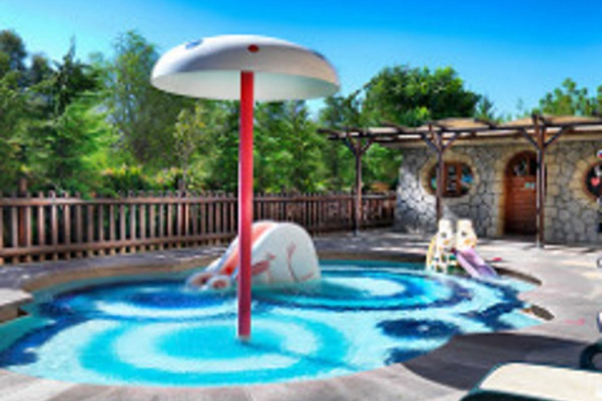 CRYSTAL DE LUXE RESORT