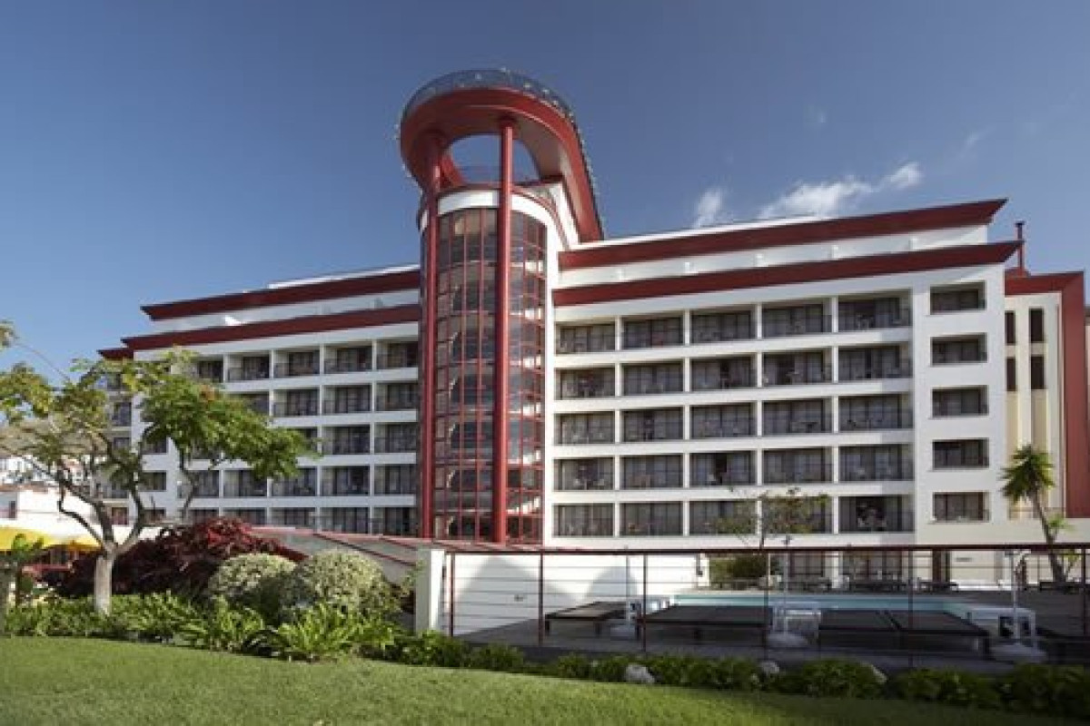 Four Views Monumental Lido
