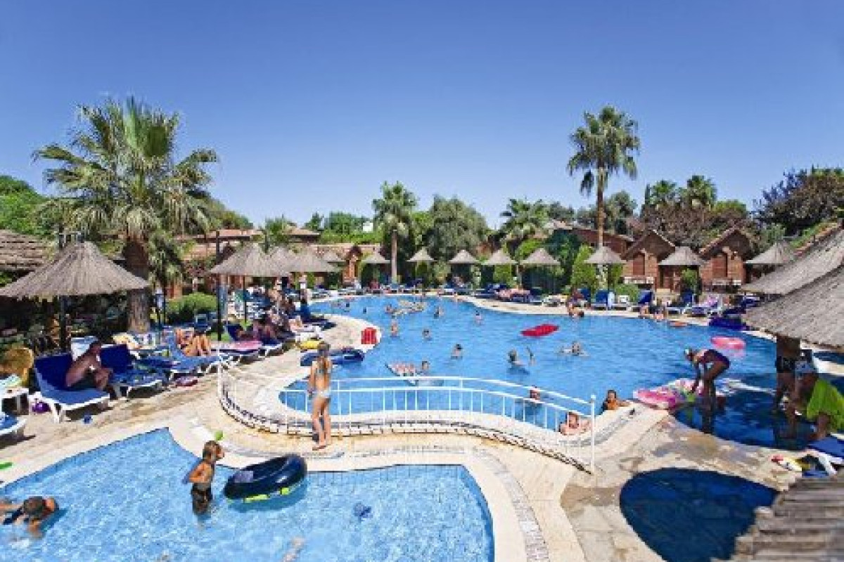 HOLIDAY GARDEN RESORT