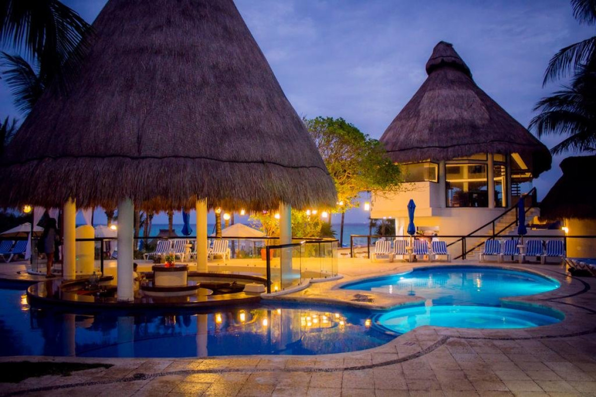 The Reef Playacar