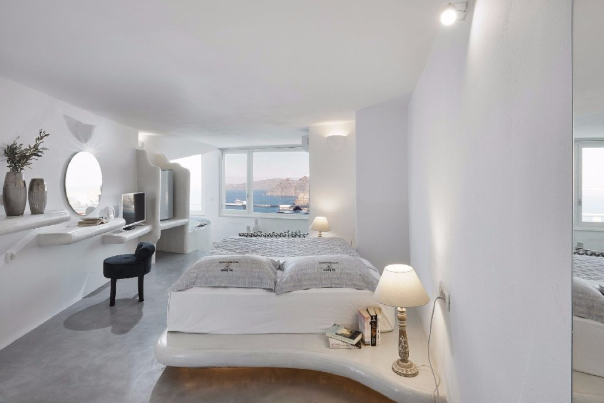 Suites of the Gods Cave Spa Hotel (Megalochori - Santorini)