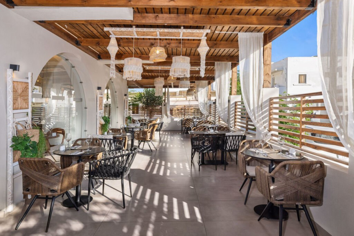 Cabana White Boutique Hotel and Suites