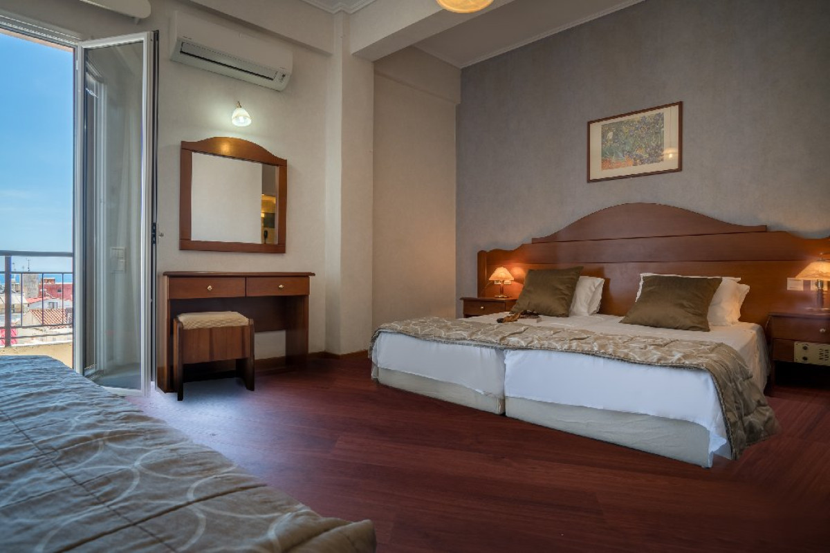 Diana Hotel (Zakynhos Town)