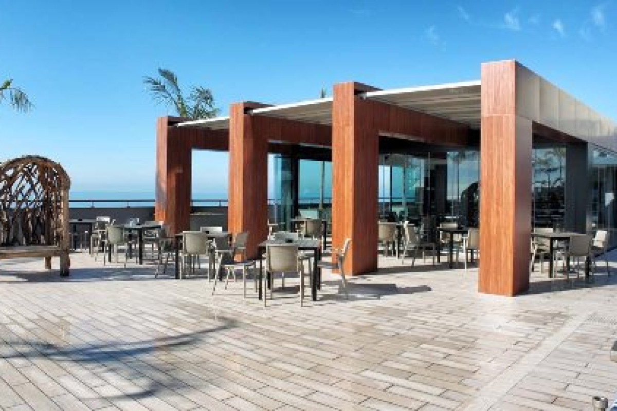 Four Views Monumental Lido