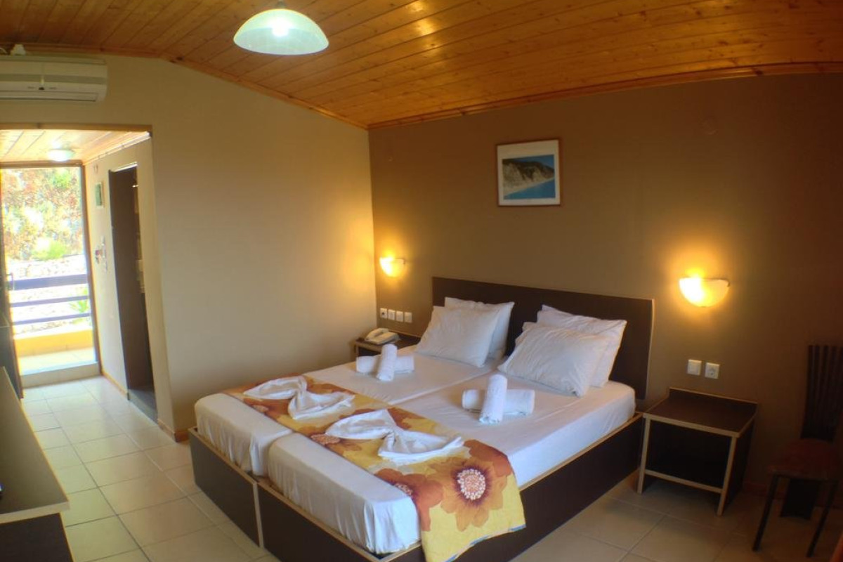 Politia Hotel (F)