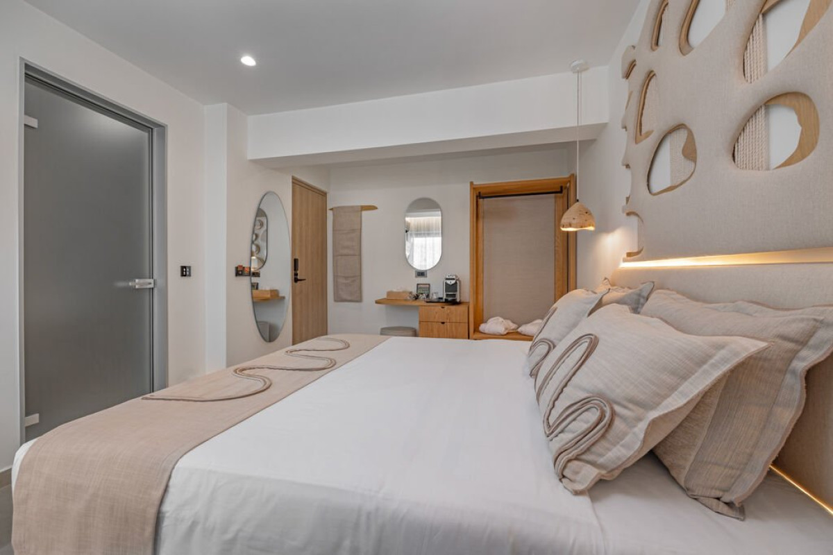 Cabana White Boutique Hotel and Suites