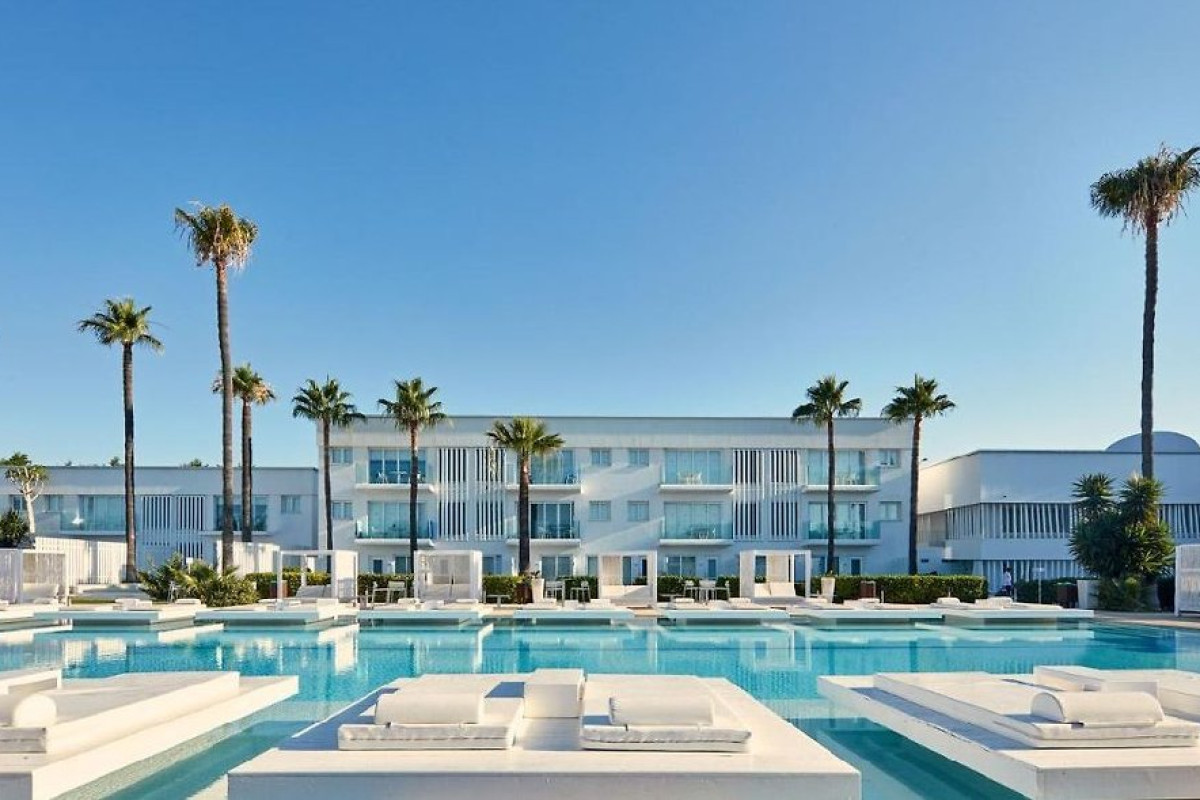 SO WHITE CLUB RESORT