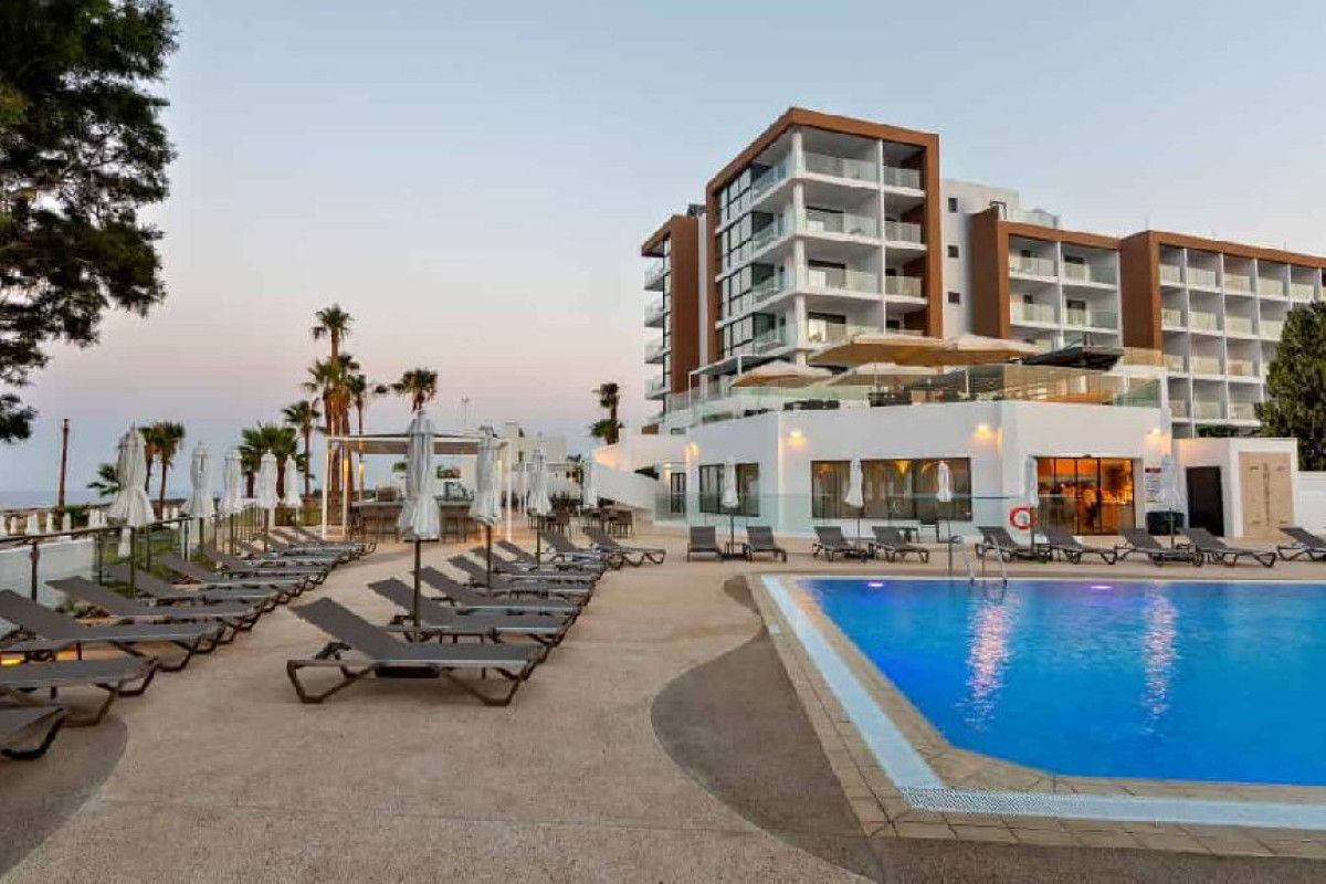 Leonardo Crystal Cove by the Sea (Adults only, 16+)