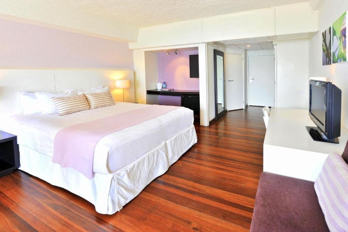 Holland House Beach Hotel