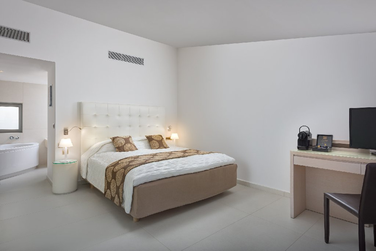 The Ixian All Suites - Adults Only 16+