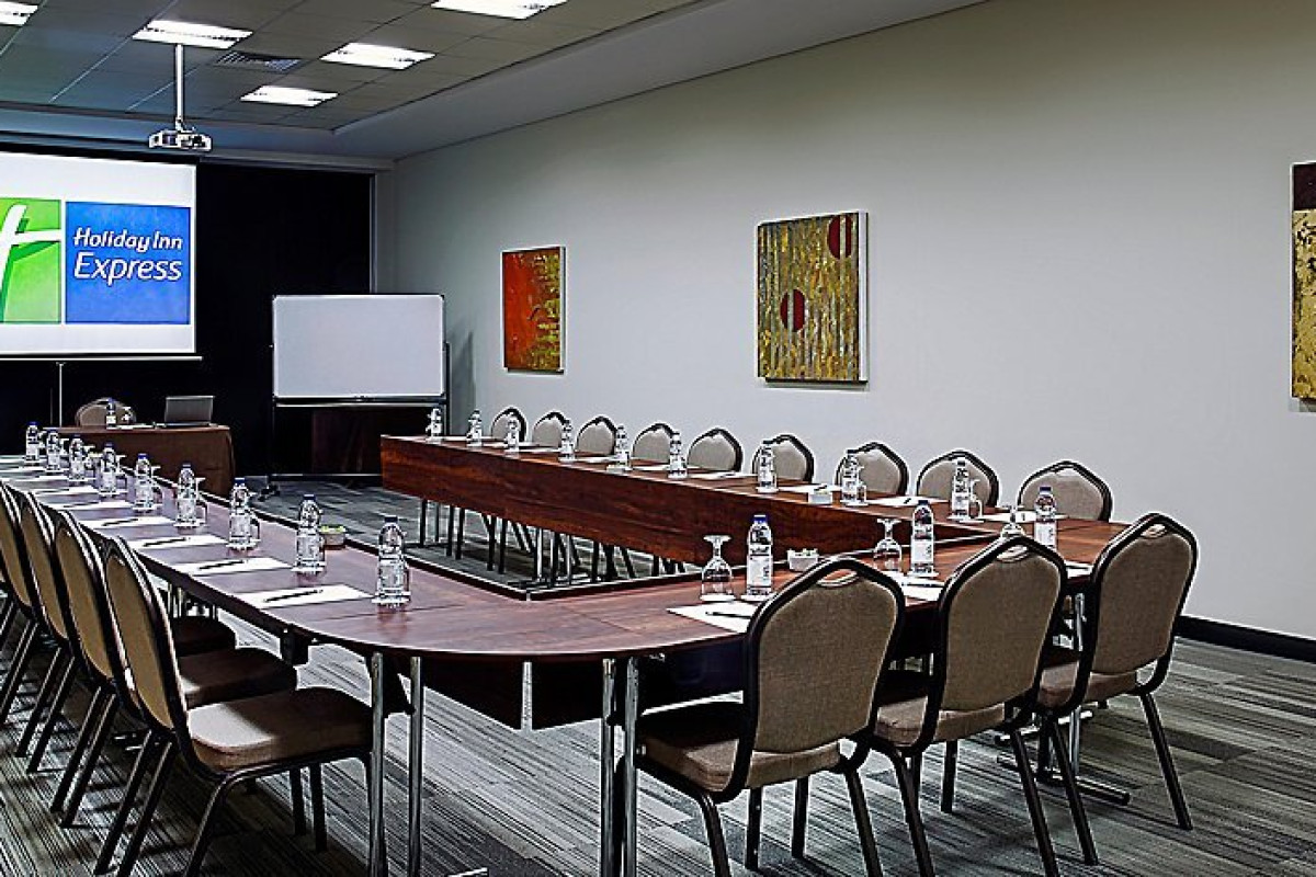 HOLIDAY INN EXPRESS DUBAI INTERNET CITY