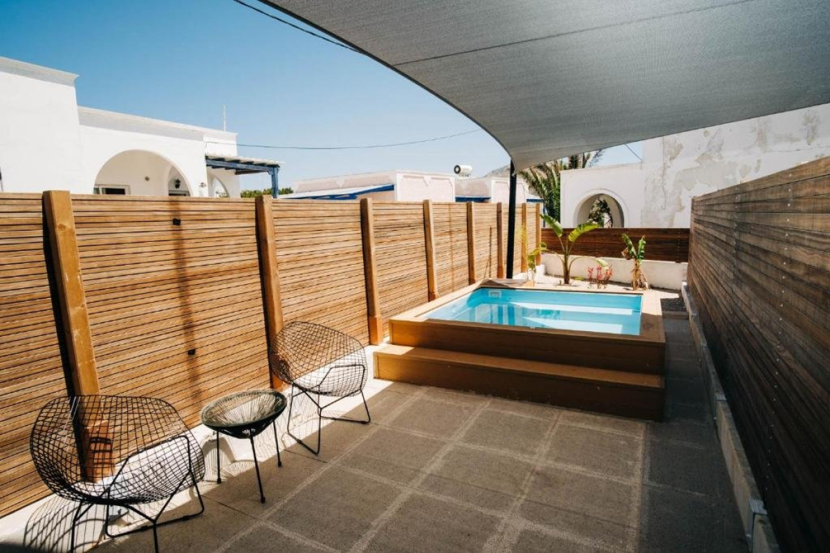 Mesanto Luxury Suites (Megalochori Santorini)