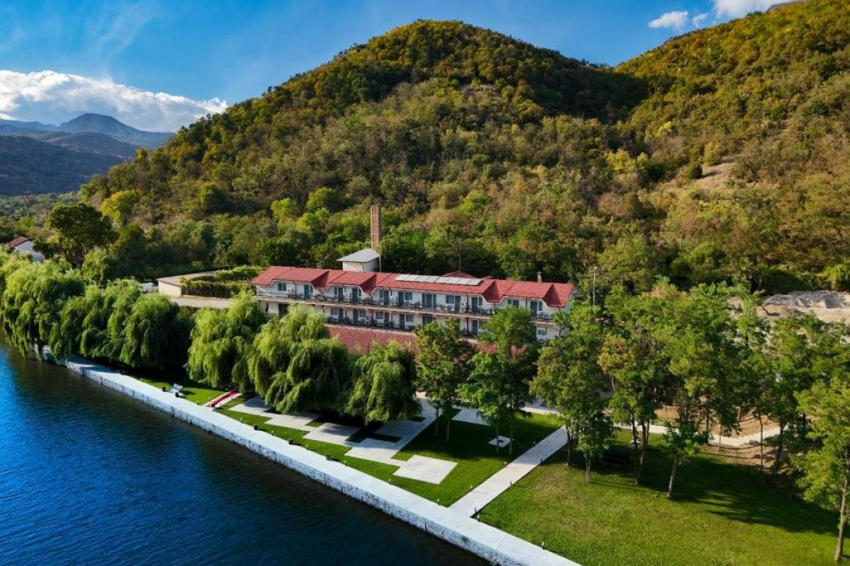 Vega Resort Restaurant si Lodge