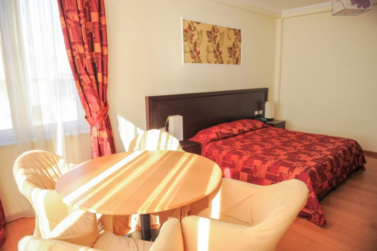 Hotel Leonardo (Durres)