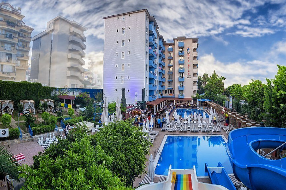 CLUB BIG BLUE SUITE HOTEL