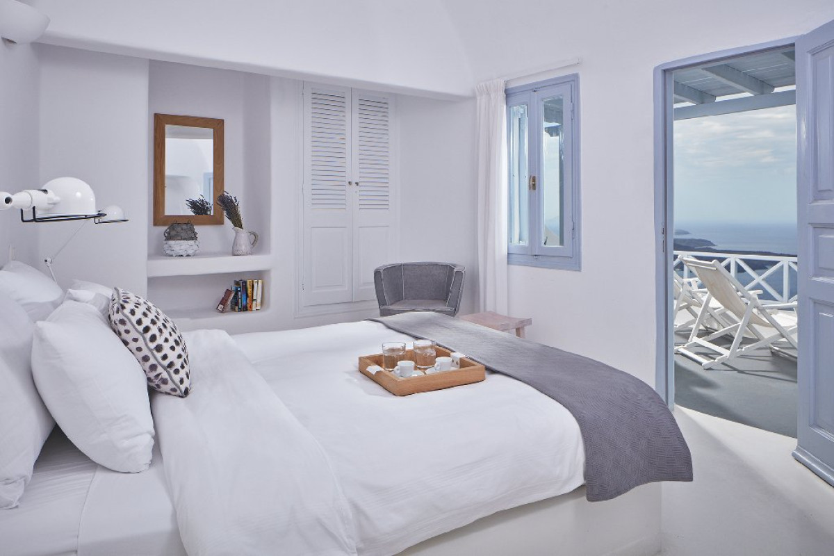 Cliffside Suites (Firostefani - Santorini)