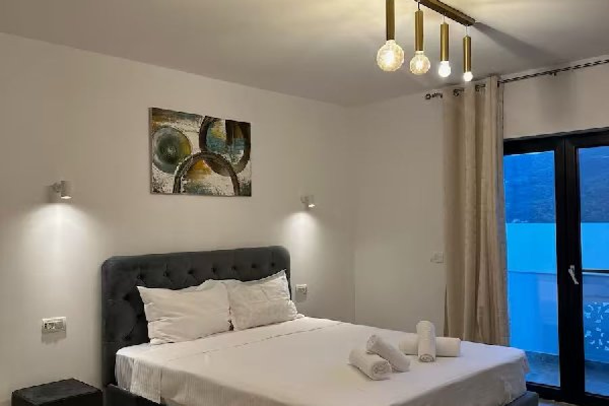 . Riviera 990 Ambasador Camere de inchiriat