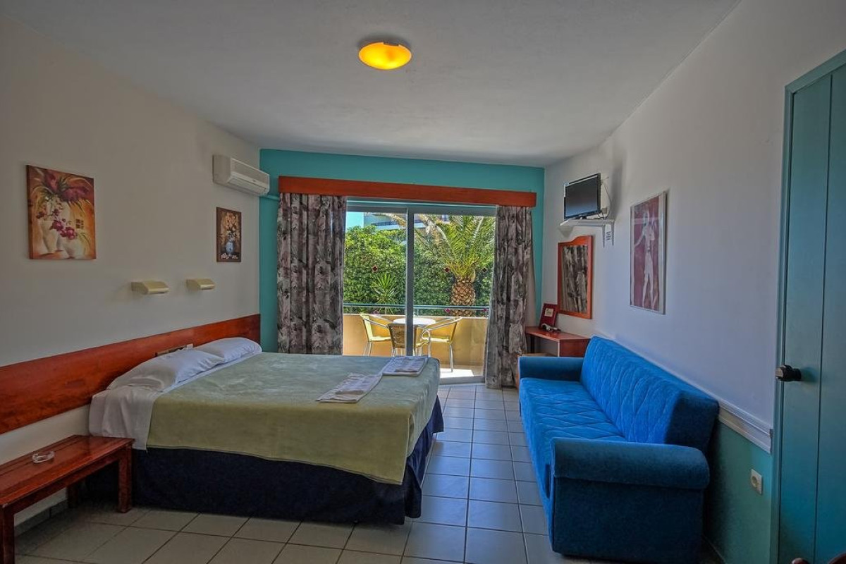 Sea Front Hotel (K)