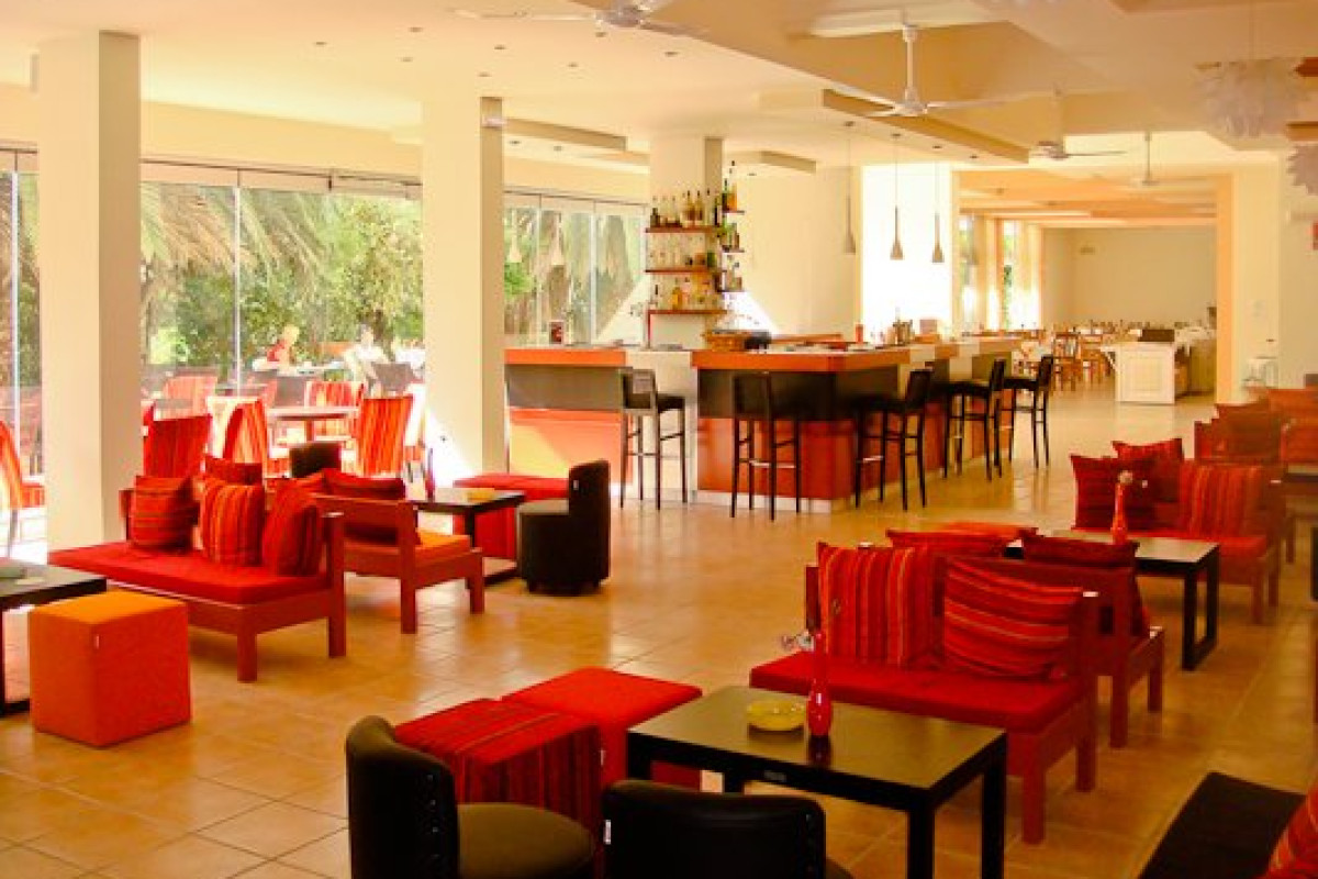 Ipsos Beach Hotel (C)