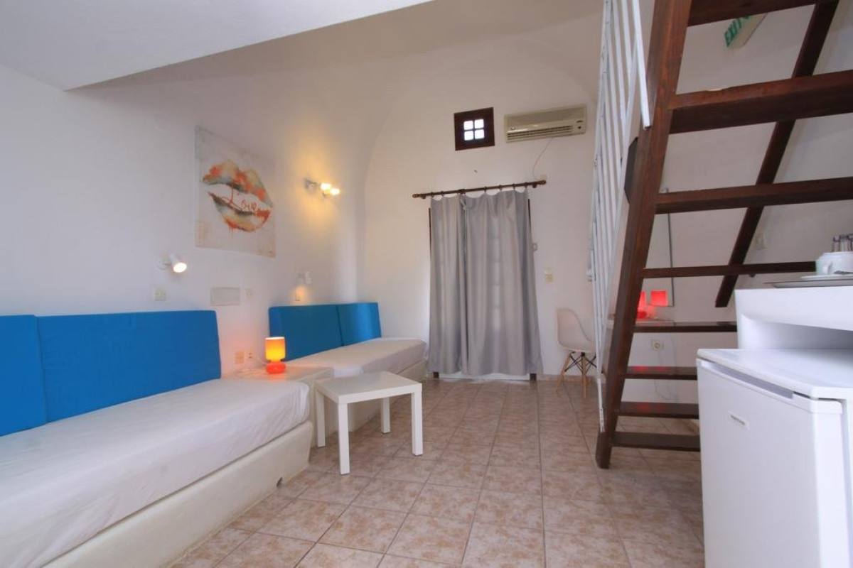 Iliada (Perivolos - Santorini)