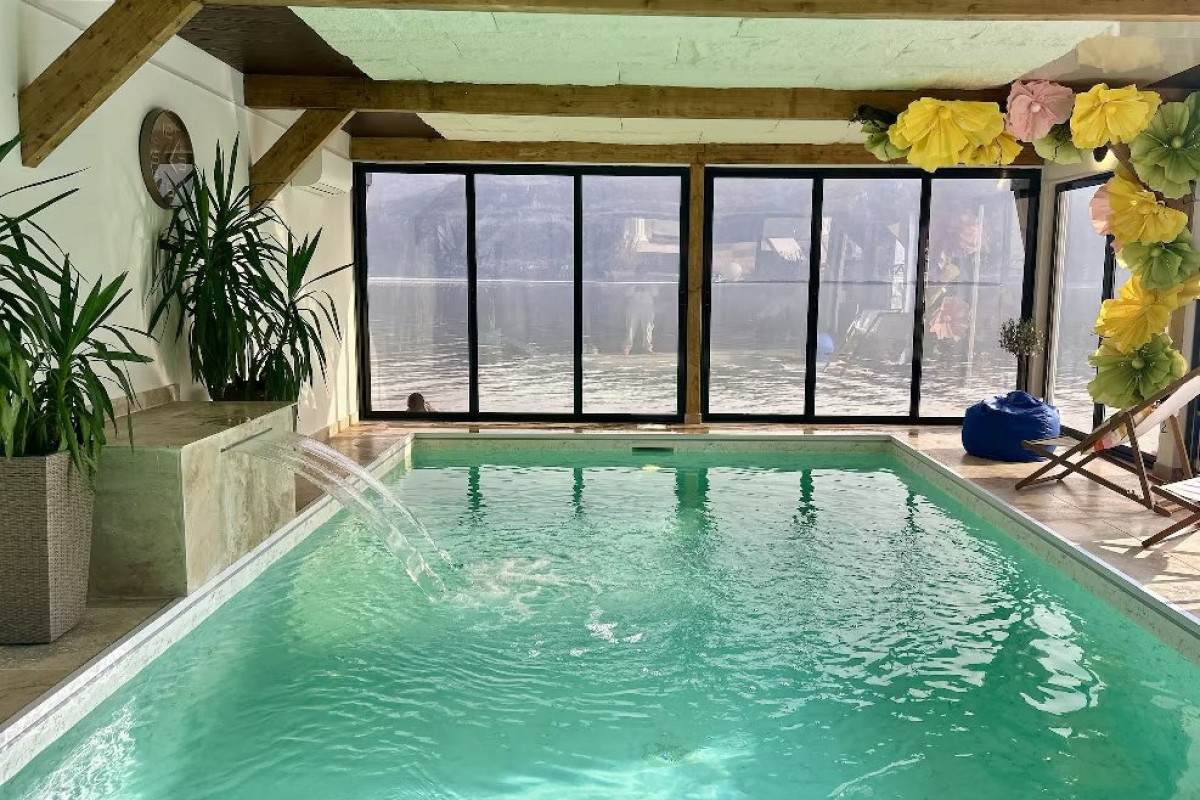 . Riviera 990 Ambasador Camere de inchiriat