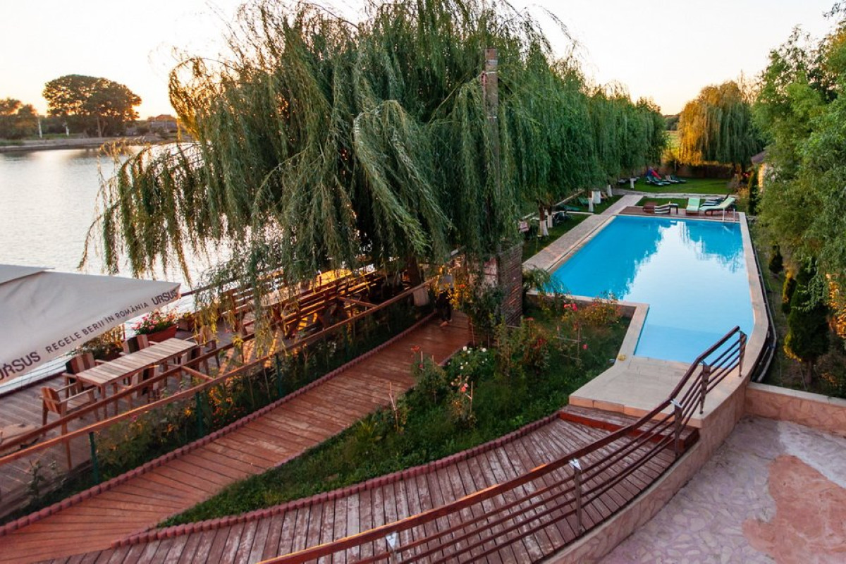 Paradise Delta House - Crisan