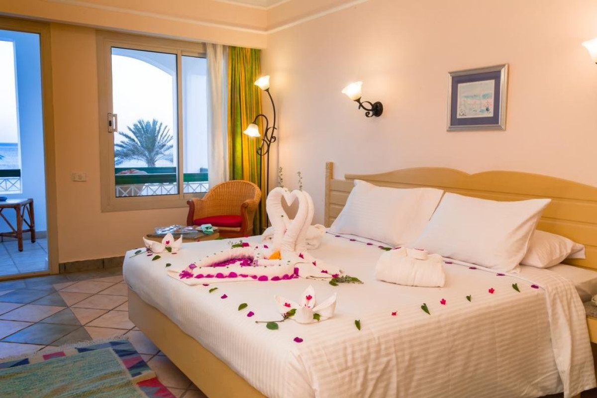 CORAL BEACH RESORT TIRAN