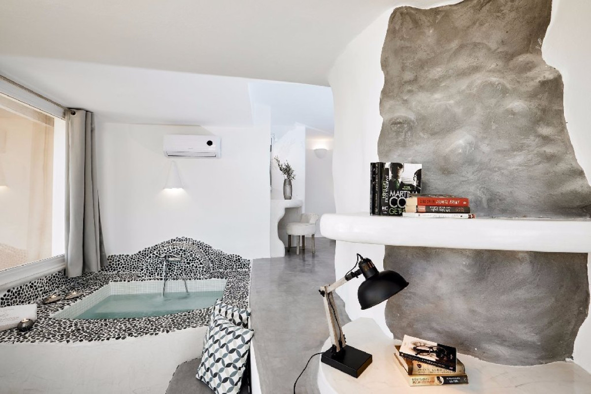 Suites of the Gods Cave Spa Hotel (Megalochori - Santorini)