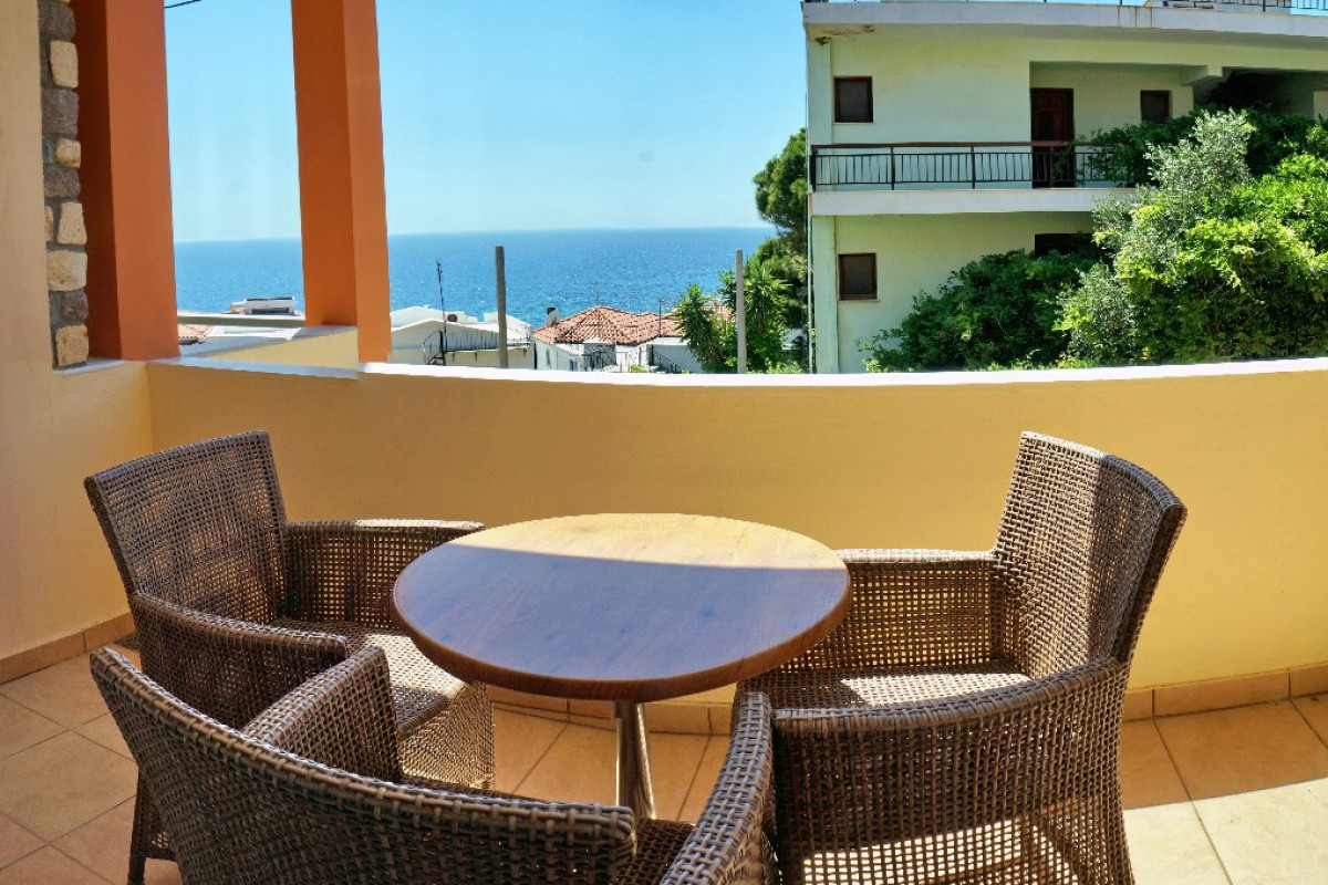 Vicky Hotel and Studios, Agios Isidoros Plomari