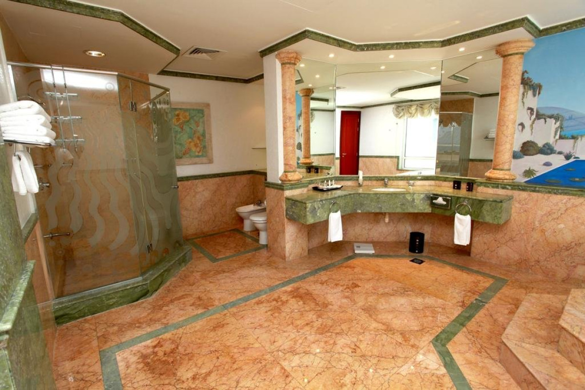 Ramada Beach Hotel Ajman