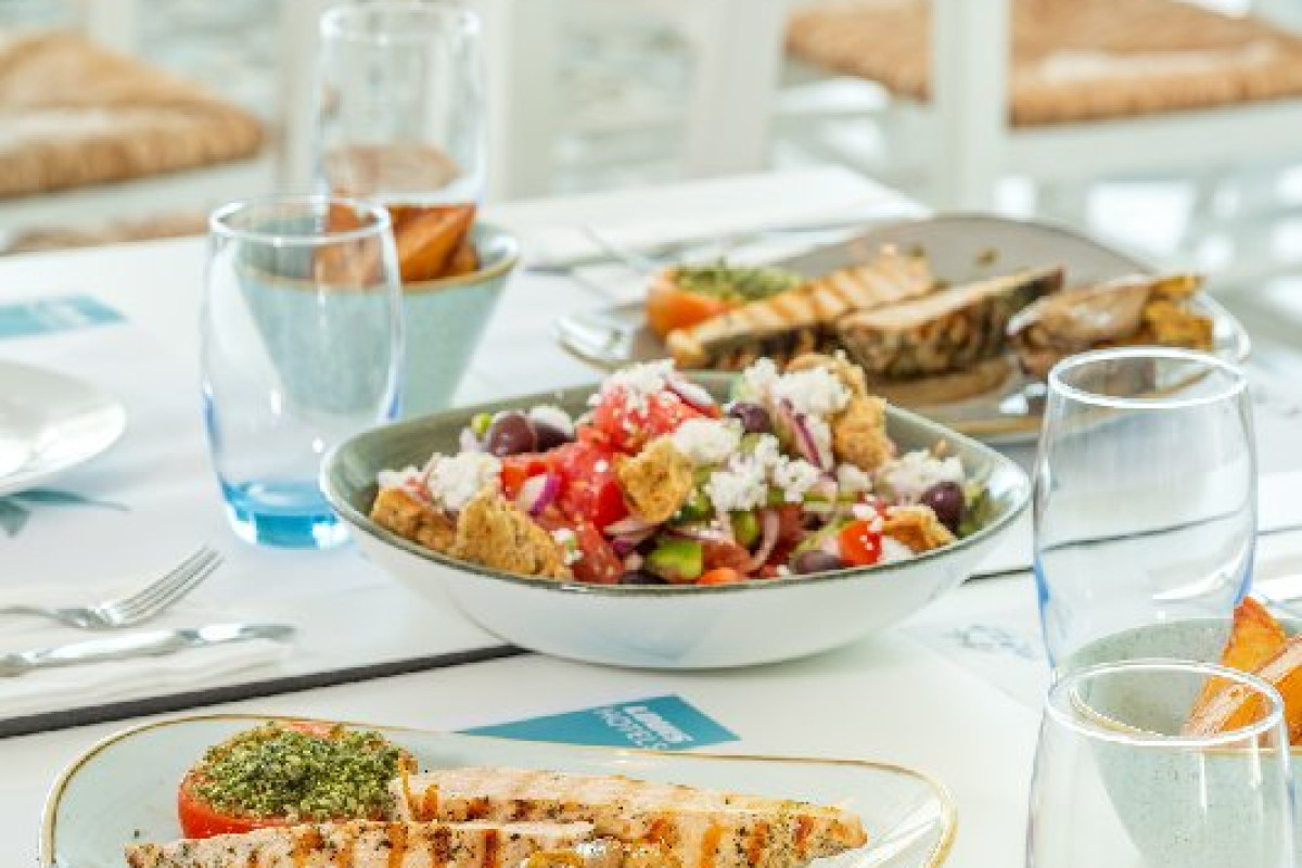 THE IVI MARE/ ADULTS ONLY