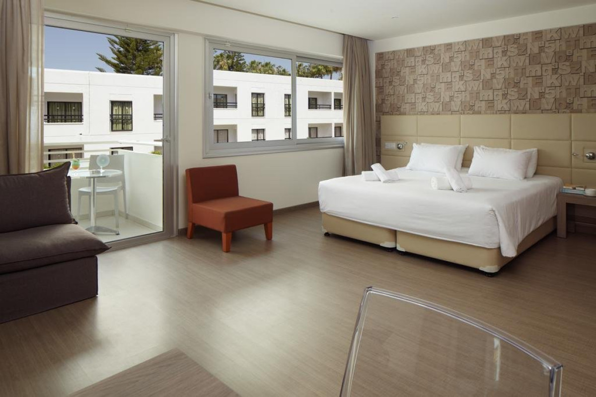 MELPO ANTIA SUITES