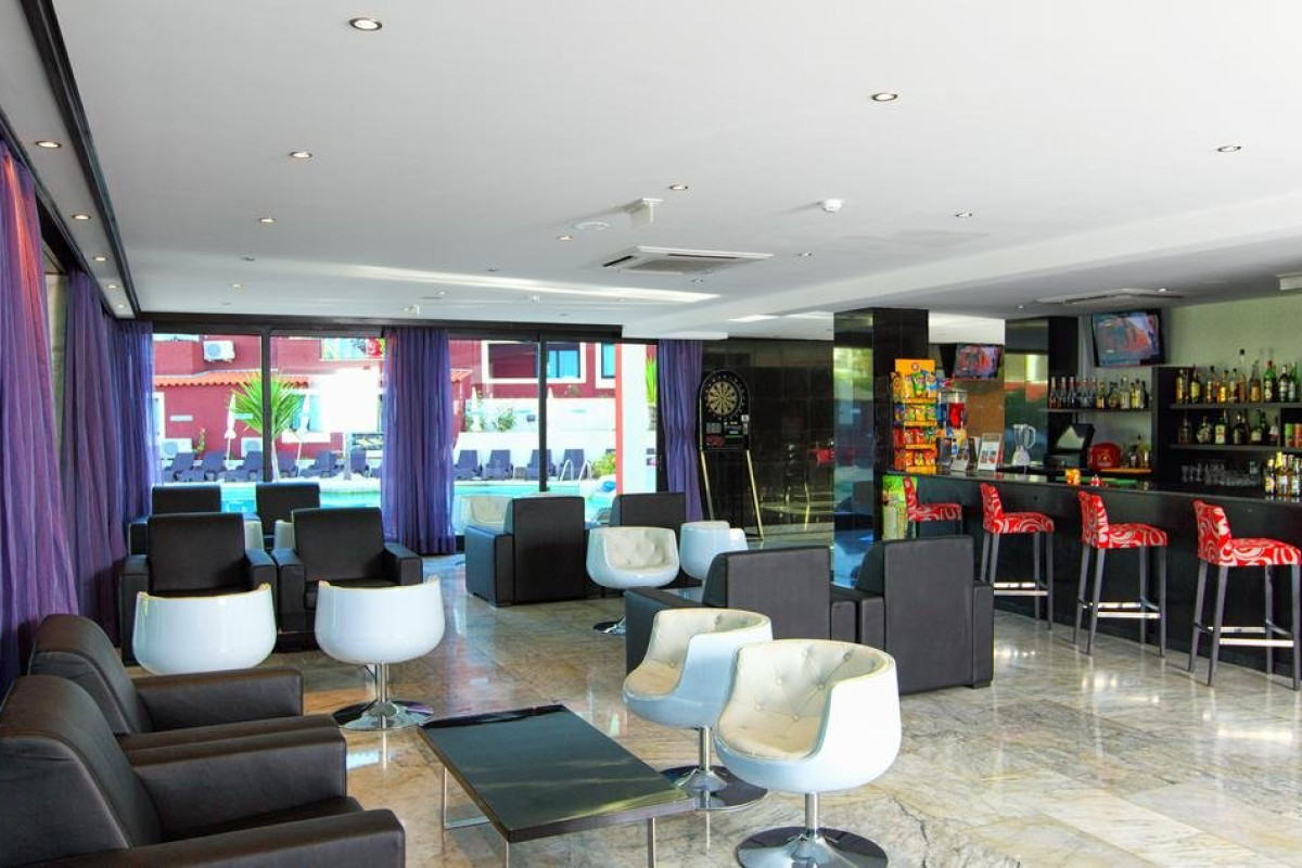 Topazio Mar Beach Hotel and Apartments