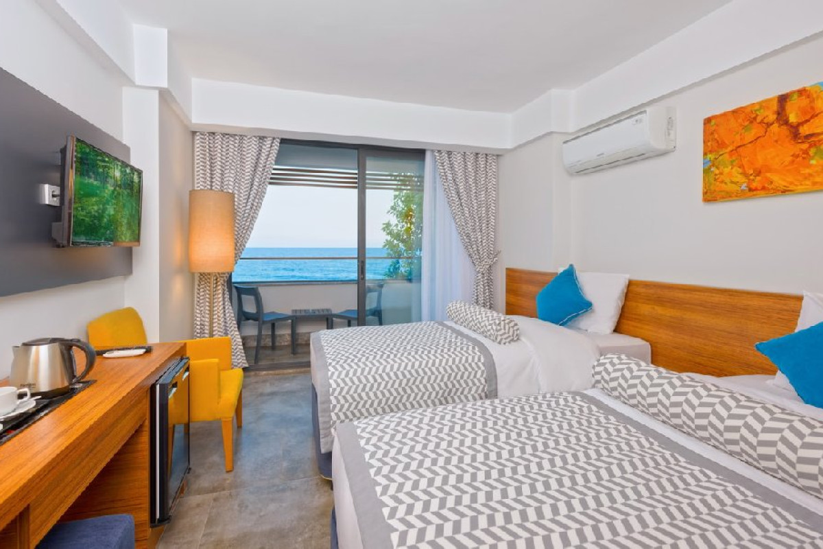 FLORIA BEACH HOTEL