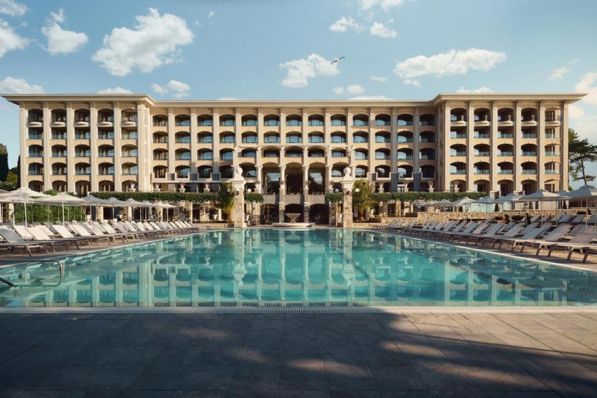 ASTOR GARDEN HOTEL