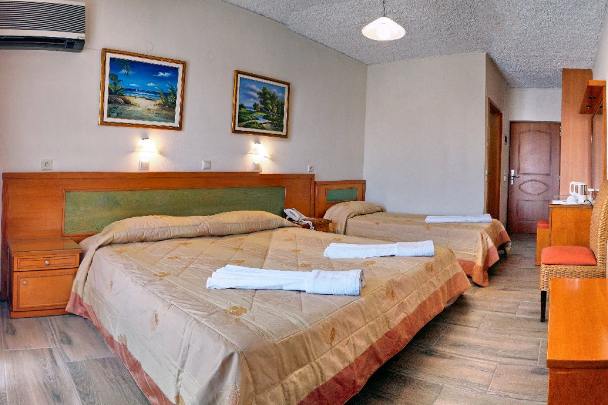 Vicky Hotel and Studios, Agios Isidoros Plomari