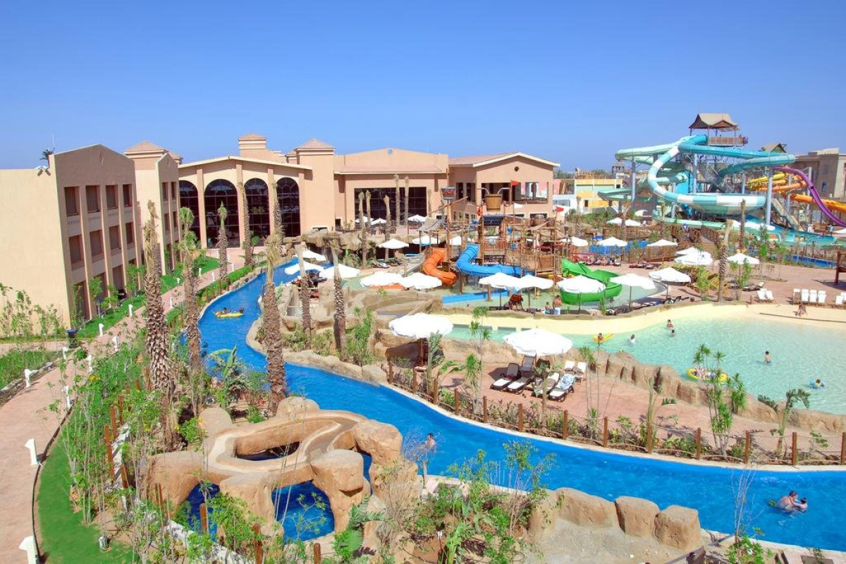 Coral Sea Aqua Club Resort